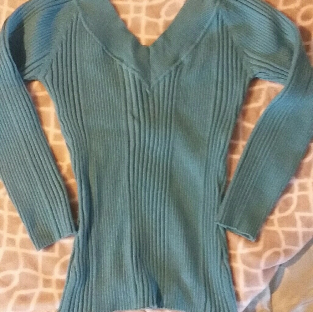 SOLD!! NWOT blue v neck sweater